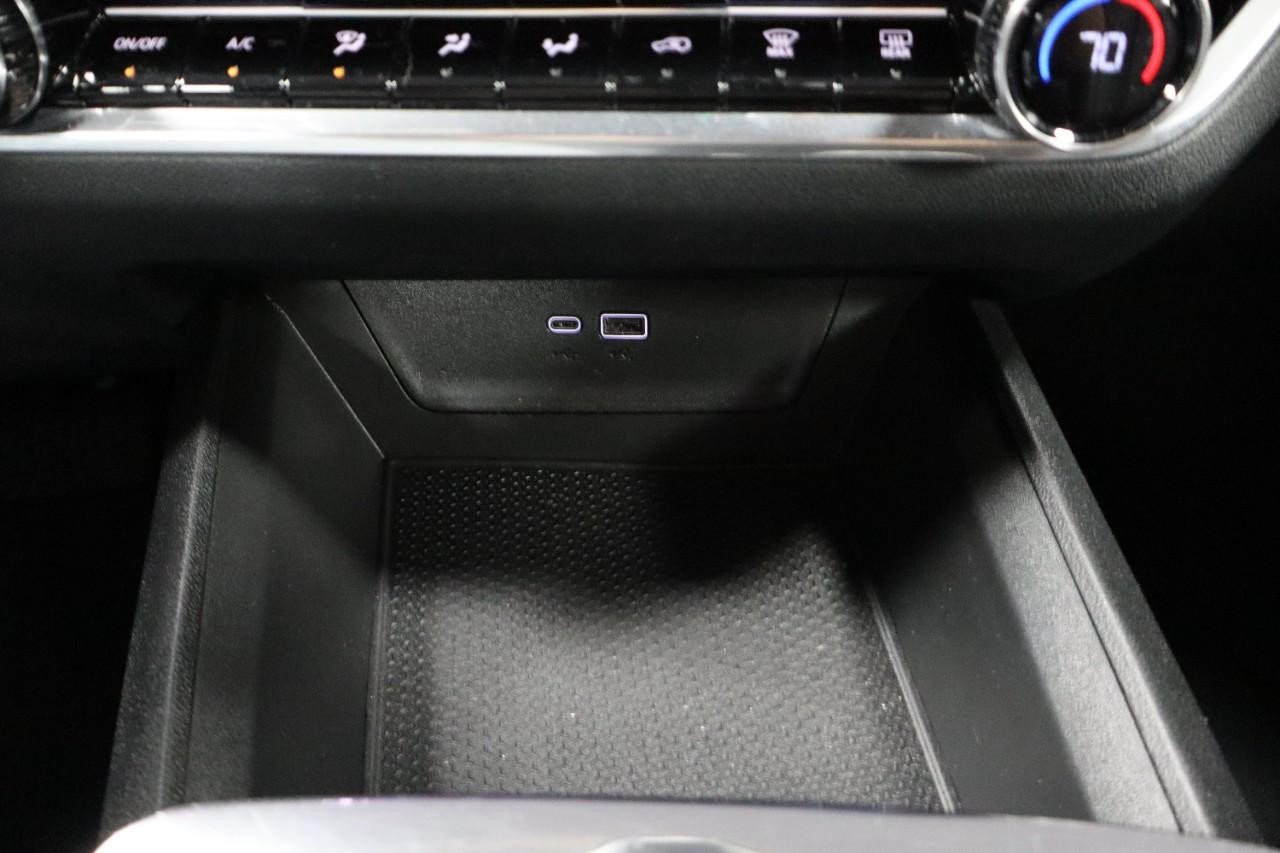 Chevrolet Equinox Vehicle Full-screen Gallery Image 22