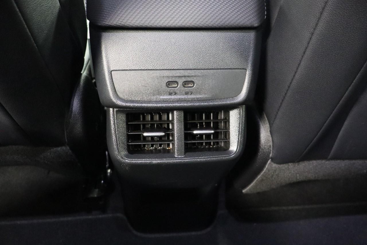 Chevrolet Equinox Vehicle Full-screen Gallery Image 30