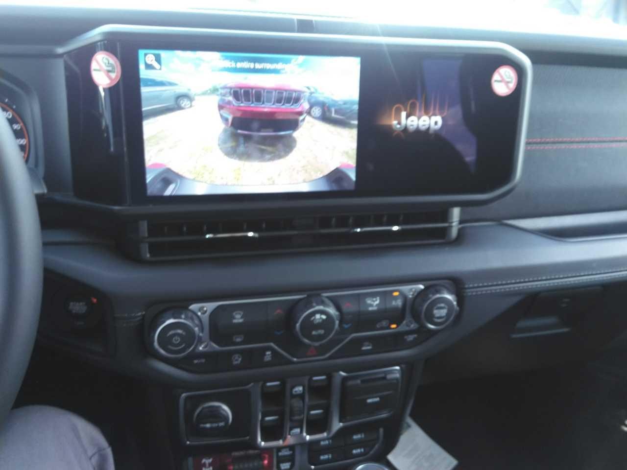 Jeep Gladiator Vehicle Full-screen Gallery Image 9