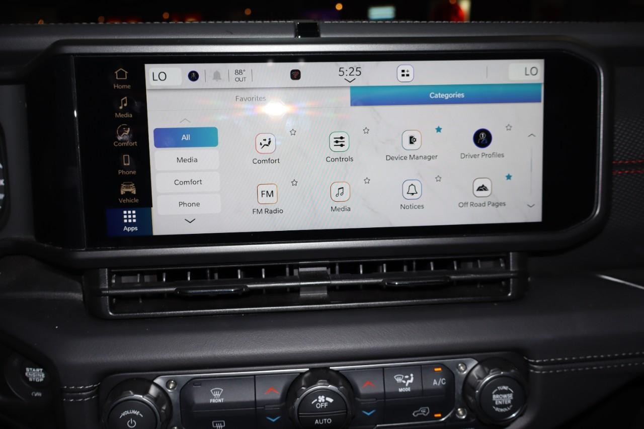 Jeep Gladiator Vehicle Full-screen Gallery Image 17