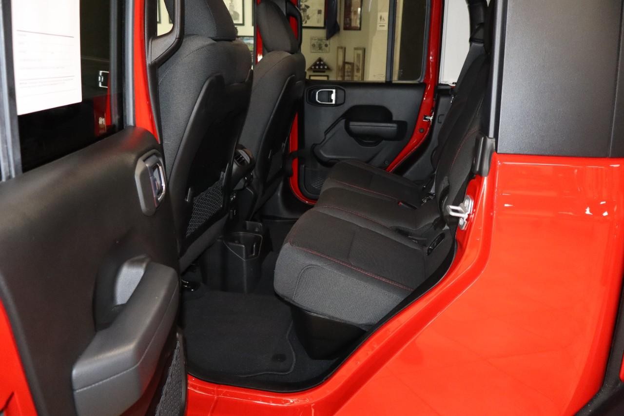 Jeep Gladiator Vehicle Full-screen Gallery Image 21