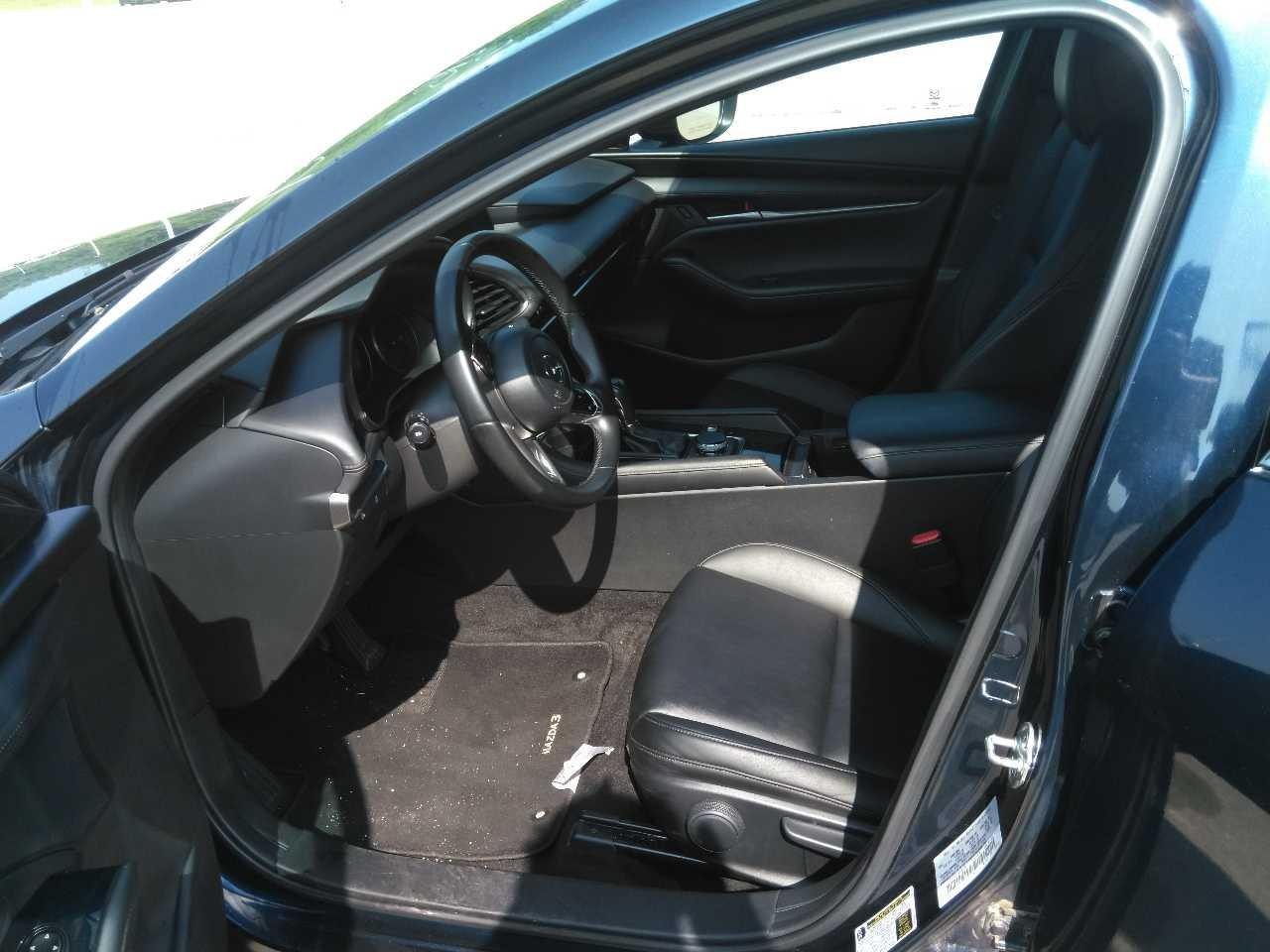 Mazda Mazda3 Hatchback Vehicle Full-screen Gallery Image 5