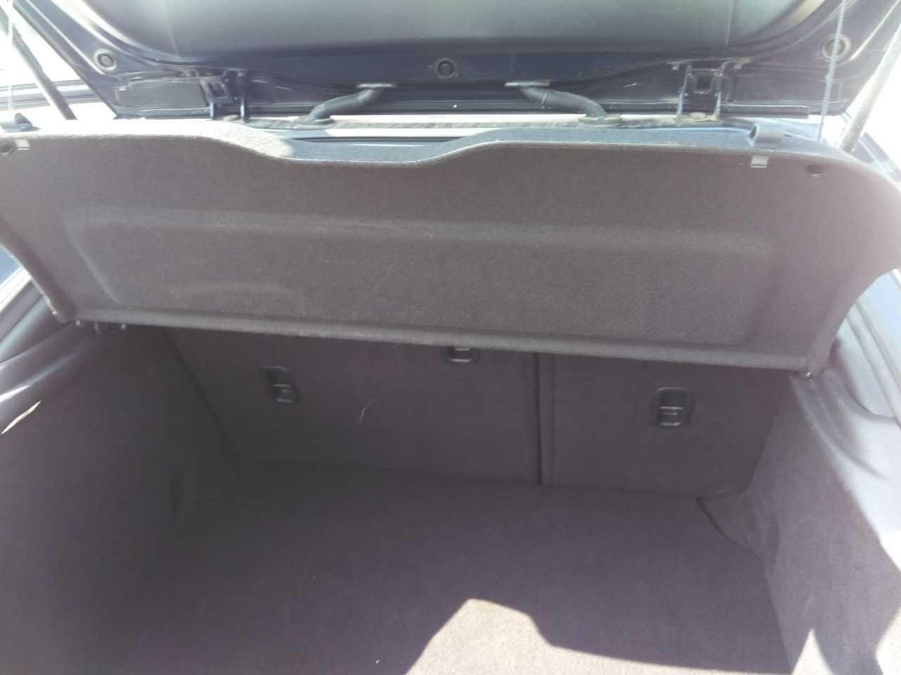 Mazda Mazda3 Hatchback Vehicle Full-screen Gallery Image 8
