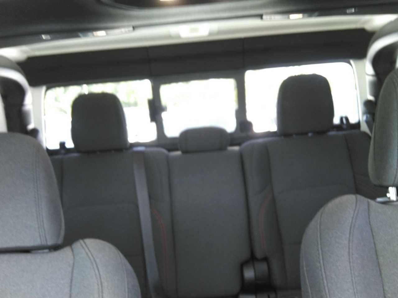 Jeep Gladiator Vehicle Full-screen Gallery Image 8