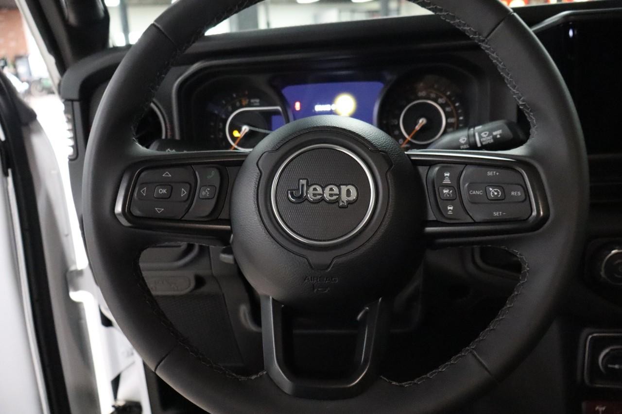 Jeep Gladiator Vehicle Full-screen Gallery Image 14