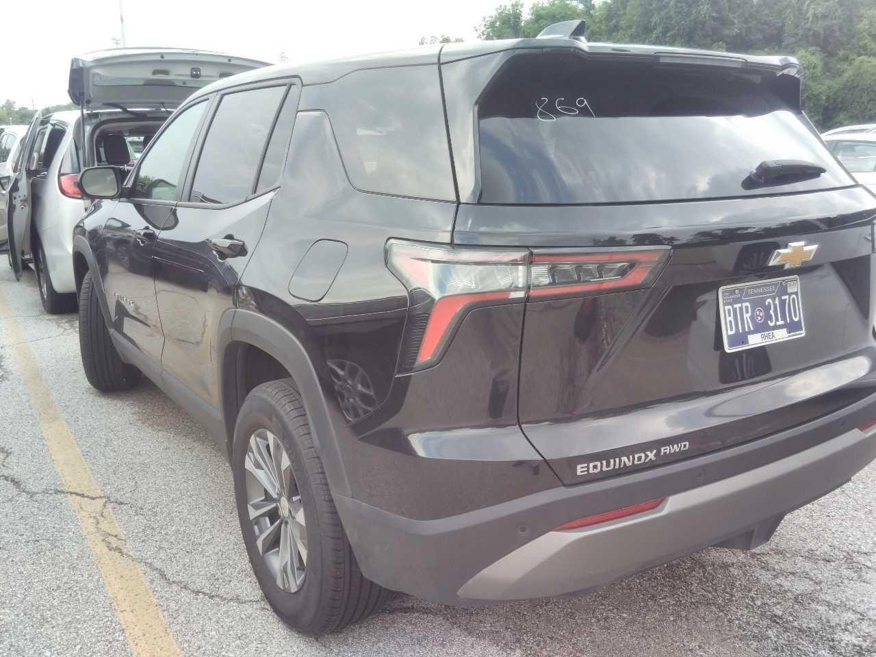 Chevrolet Equinox Vehicle Full-screen Gallery Image 2