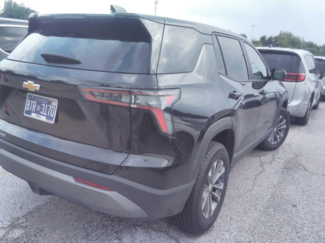 Chevrolet Equinox Vehicle Full-screen Gallery Image 3