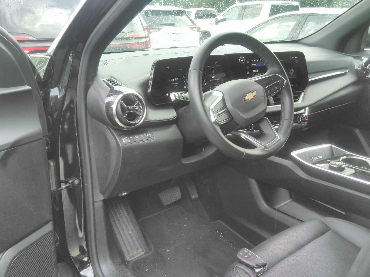 Chevrolet Equinox Vehicle Full-screen Gallery Image 5
