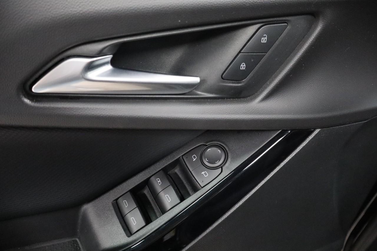 Chevrolet Equinox Vehicle Full-screen Gallery Image 10