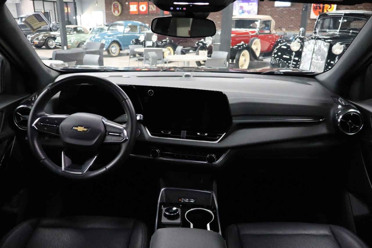Chevrolet Equinox Vehicle Full-screen Gallery Image 11