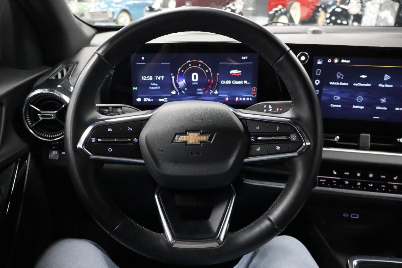 Chevrolet Equinox Vehicle Full-screen Gallery Image 13