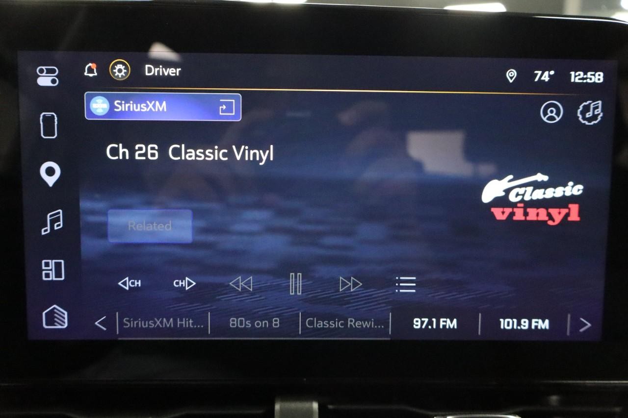 Chevrolet Equinox Vehicle Full-screen Gallery Image 18