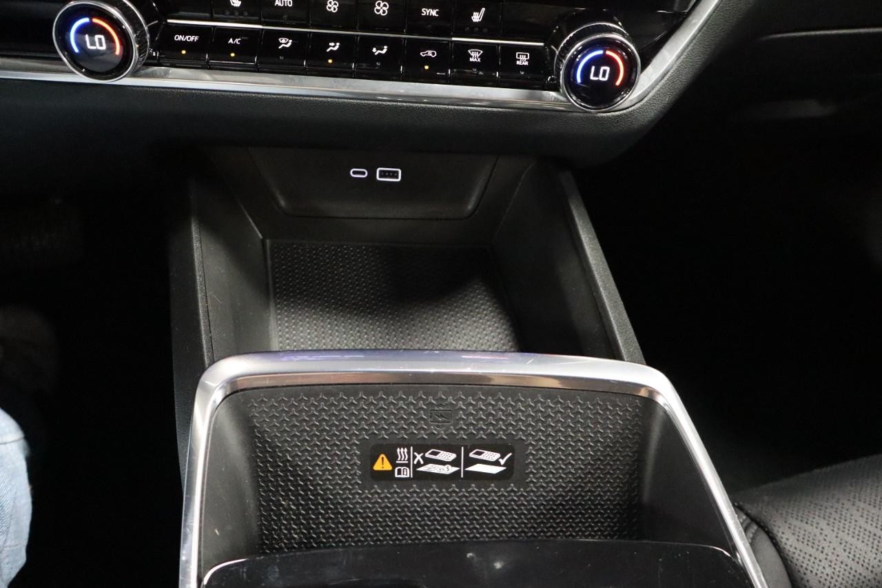 Chevrolet Equinox Vehicle Full-screen Gallery Image 24