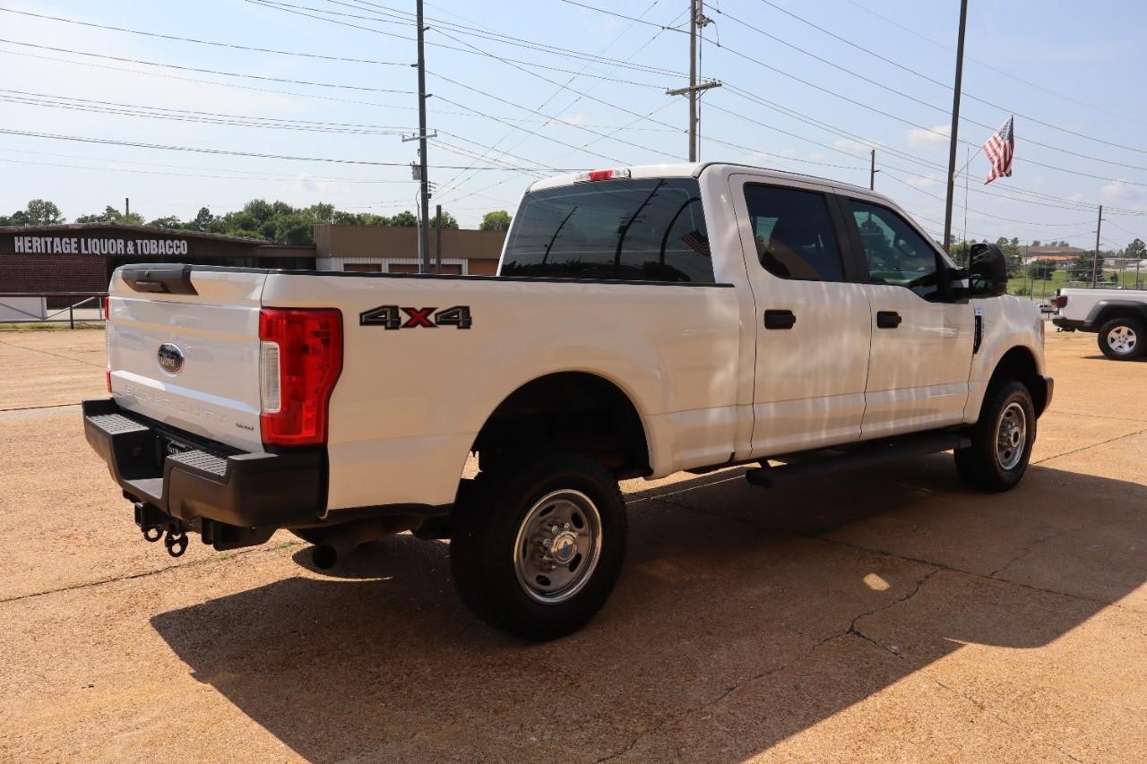 Ford Super Duty F-250 SRW Vehicle Full-screen Gallery Image 6