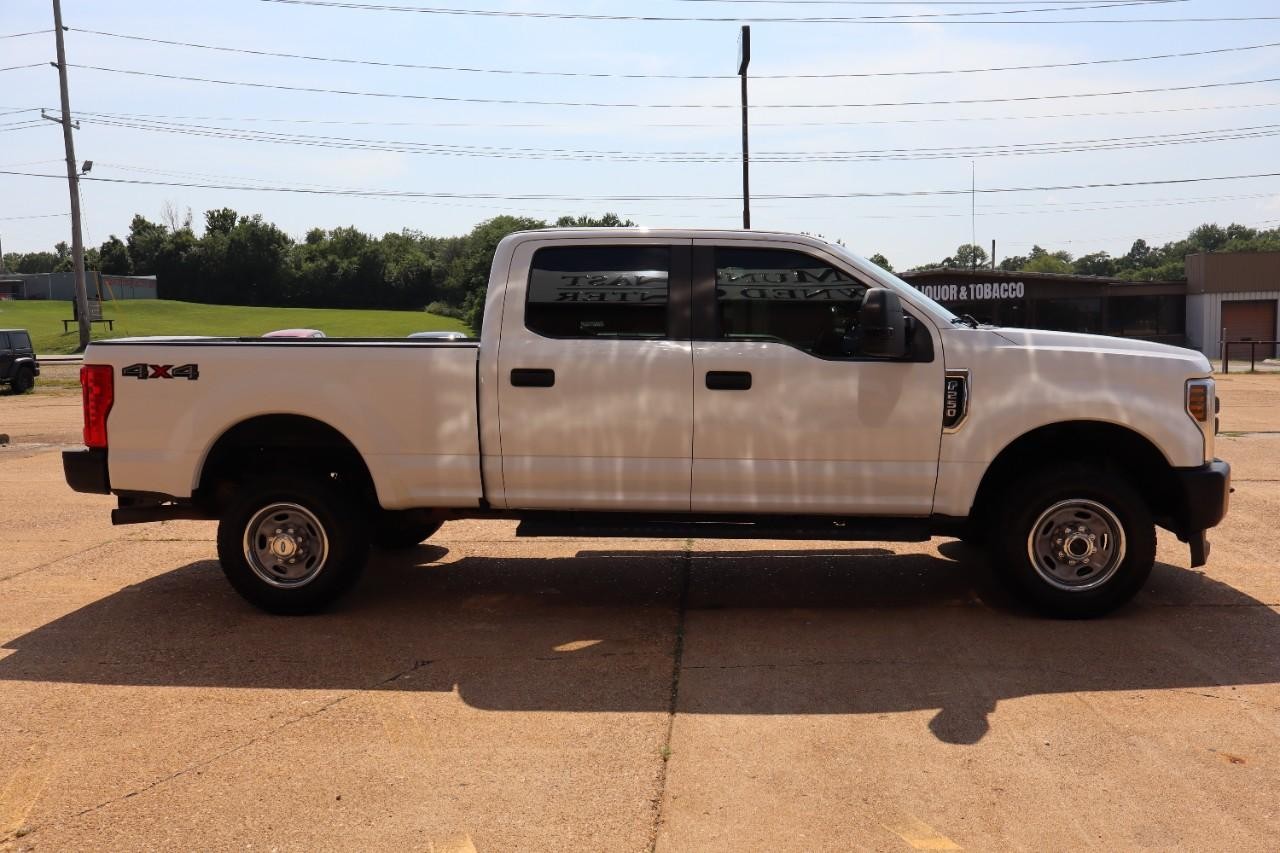 Ford Super Duty F-250 SRW Vehicle Full-screen Gallery Image 7