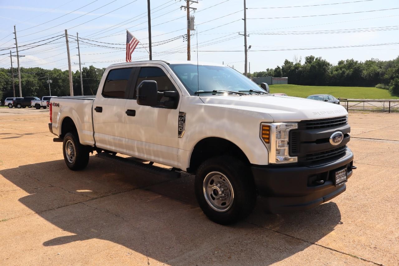 Ford Super Duty F-250 SRW Vehicle Full-screen Gallery Image 8
