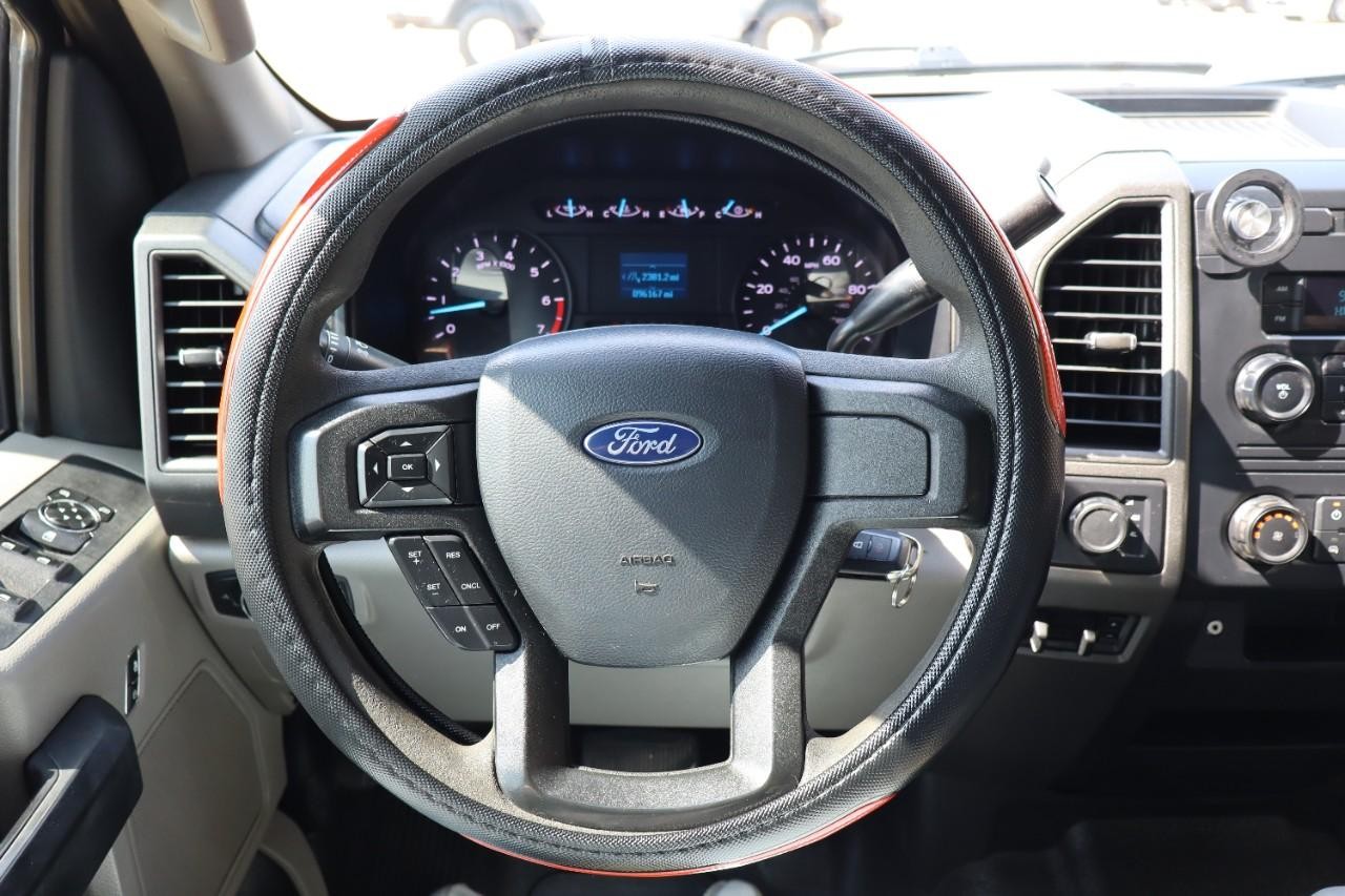 Ford Super Duty F-250 SRW Vehicle Full-screen Gallery Image 13