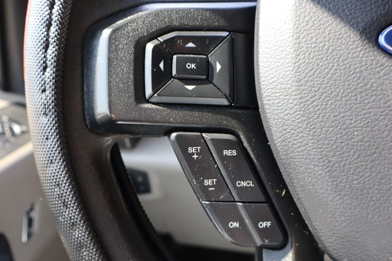 Ford Super Duty F-250 SRW Vehicle Full-screen Gallery Image 14