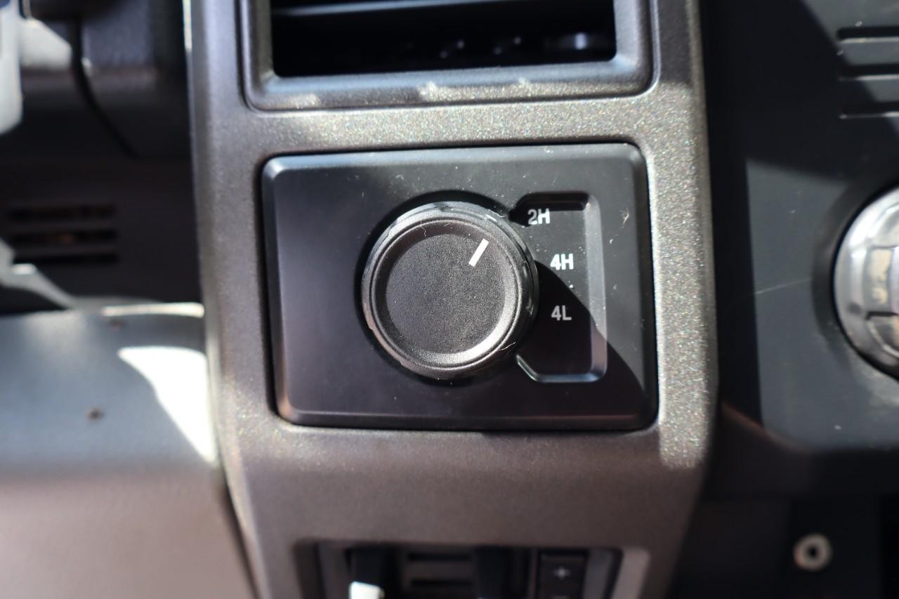 Ford Super Duty F-250 SRW Vehicle Full-screen Gallery Image 16