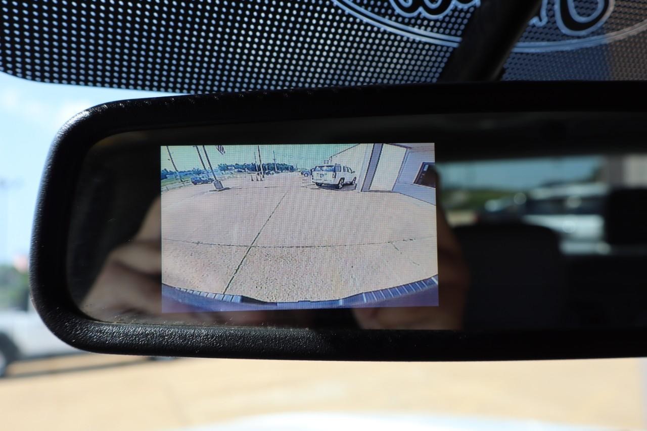 Ford Super Duty F-250 SRW Vehicle Full-screen Gallery Image 17