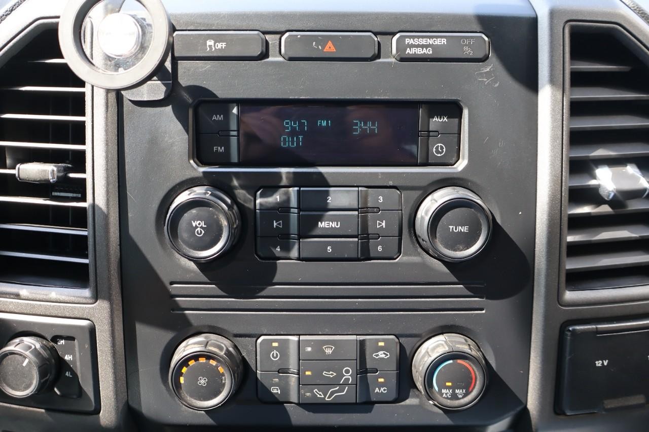 Ford Super Duty F-250 SRW Vehicle Full-screen Gallery Image 18