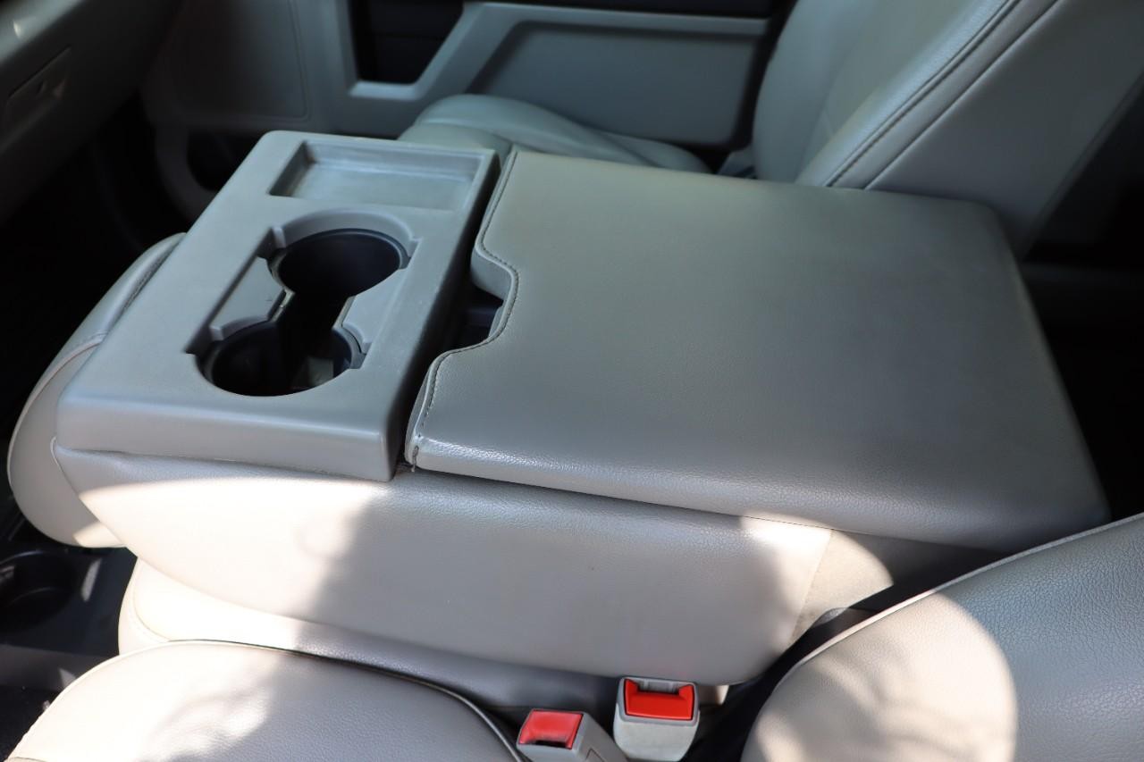Ford Super Duty F-250 SRW Vehicle Full-screen Gallery Image 21