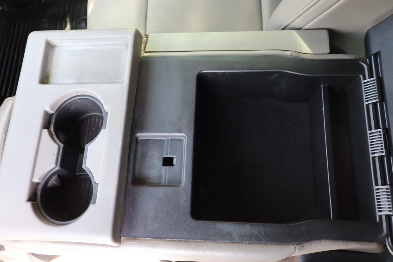 Ford Super Duty F-250 SRW Vehicle Full-screen Gallery Image 22