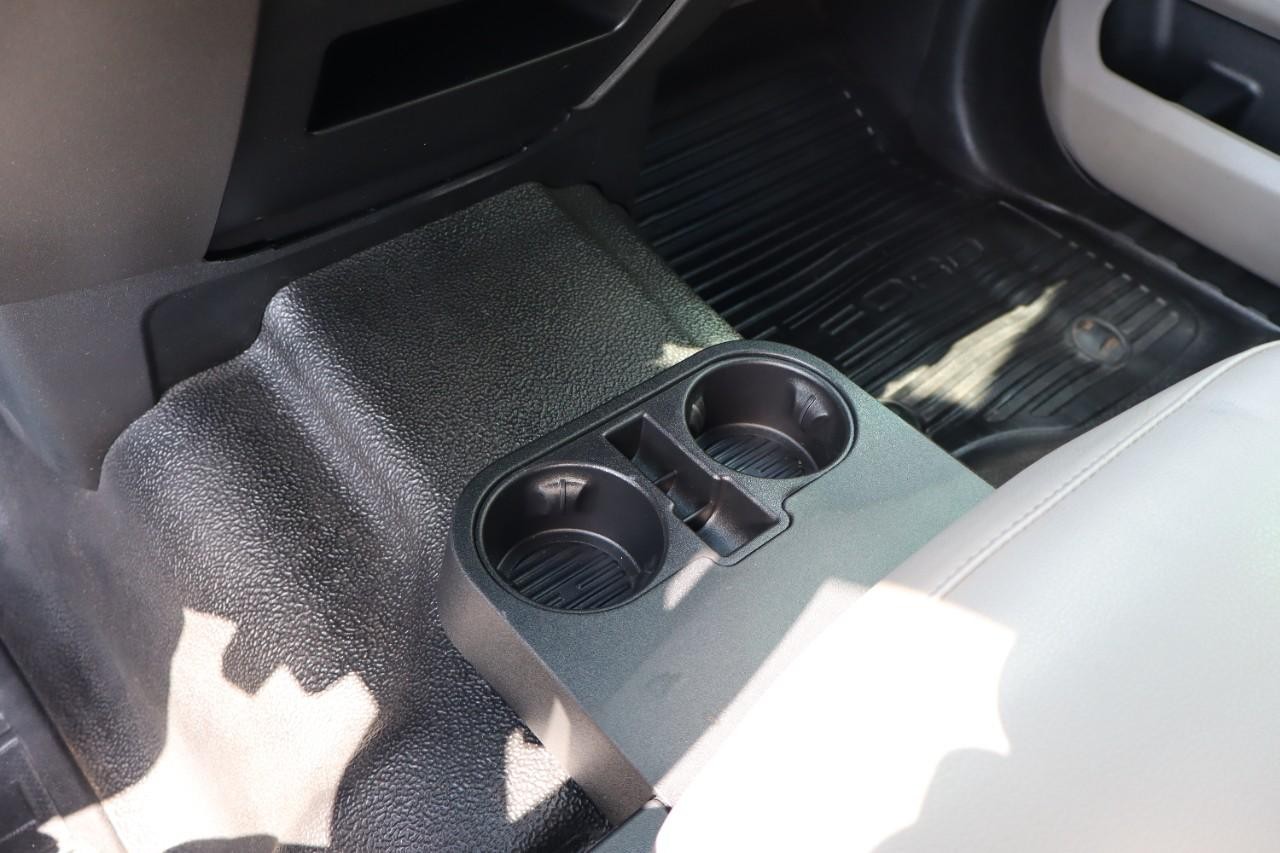 Ford Super Duty F-250 SRW Vehicle Full-screen Gallery Image 23