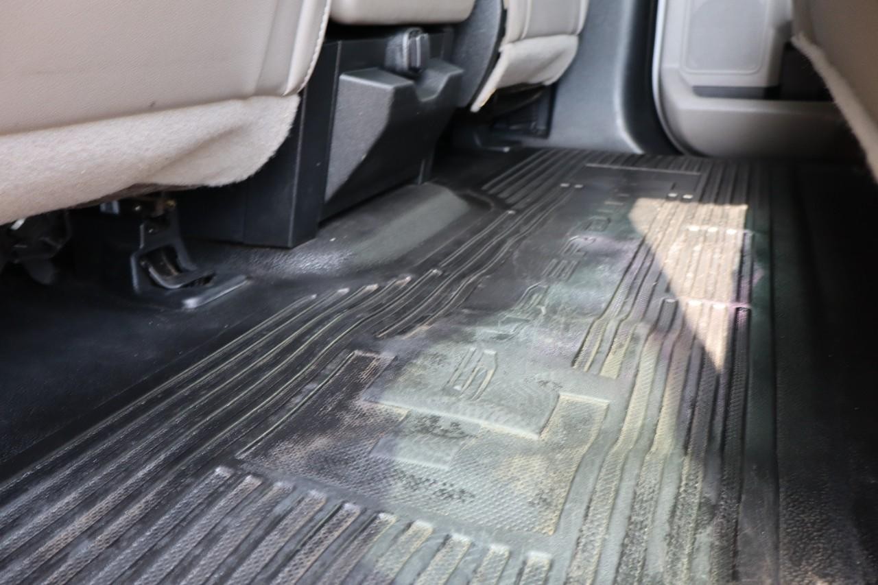 Ford Super Duty F-250 SRW Vehicle Full-screen Gallery Image 26