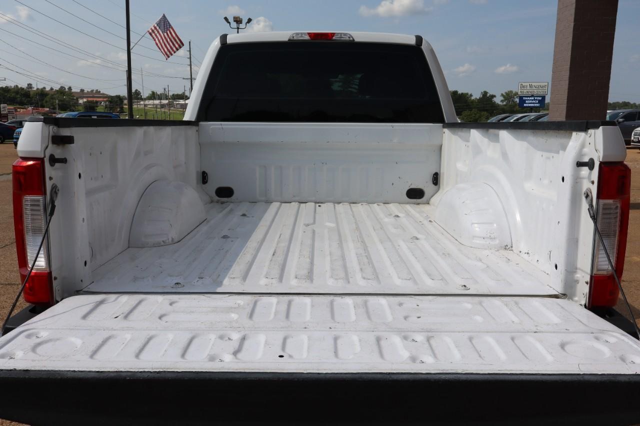 Ford Super Duty F-250 SRW Vehicle Full-screen Gallery Image 27