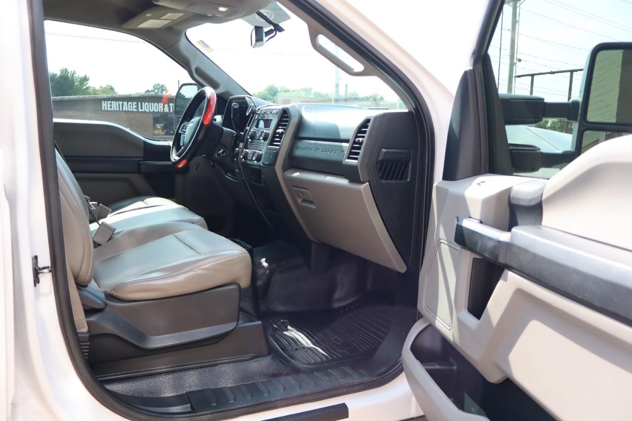 Ford Super Duty F-250 SRW Vehicle Full-screen Gallery Image 29