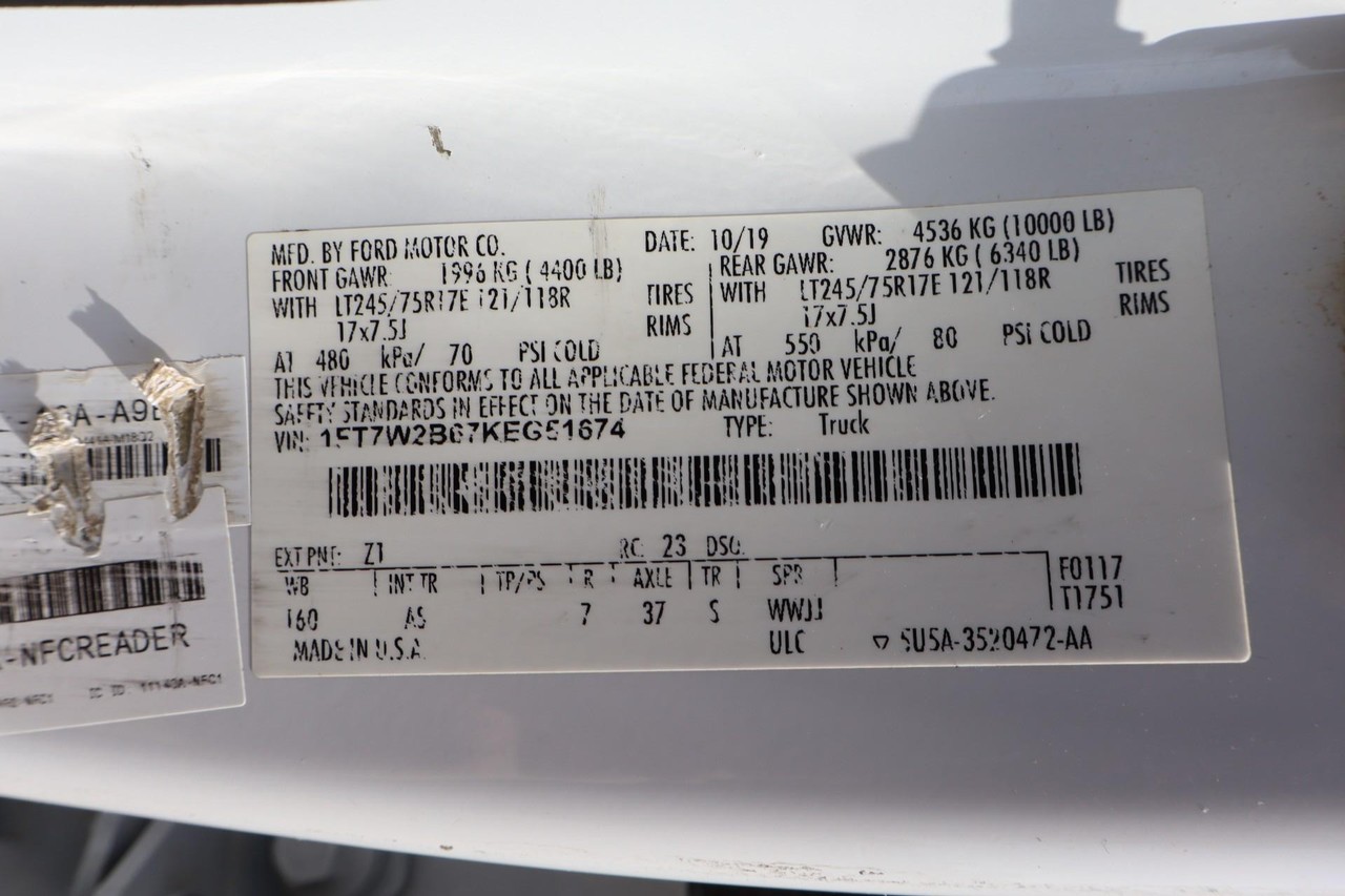 Ford Super Duty F-250 SRW Vehicle Full-screen Gallery Image 32