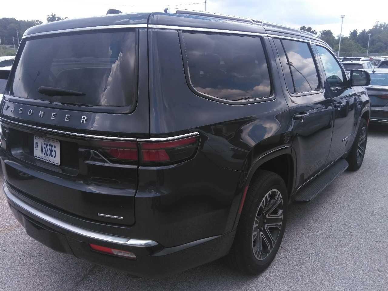 Jeep Wagoneer Vehicle Full-screen Gallery Image 3