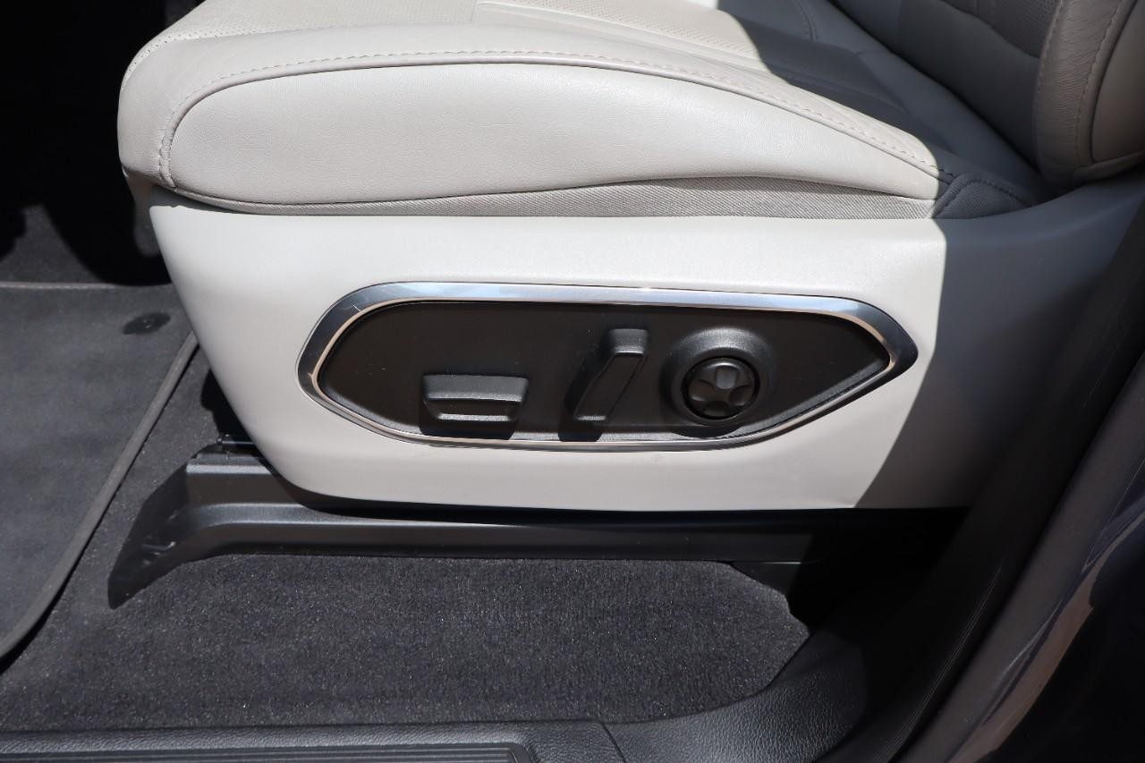 Jeep Wagoneer Vehicle Full-screen Gallery Image 10