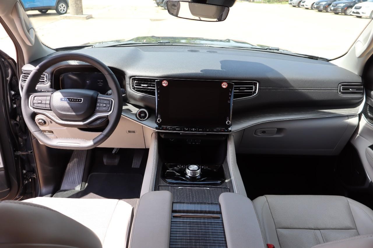 Jeep Wagoneer Vehicle Full-screen Gallery Image 12