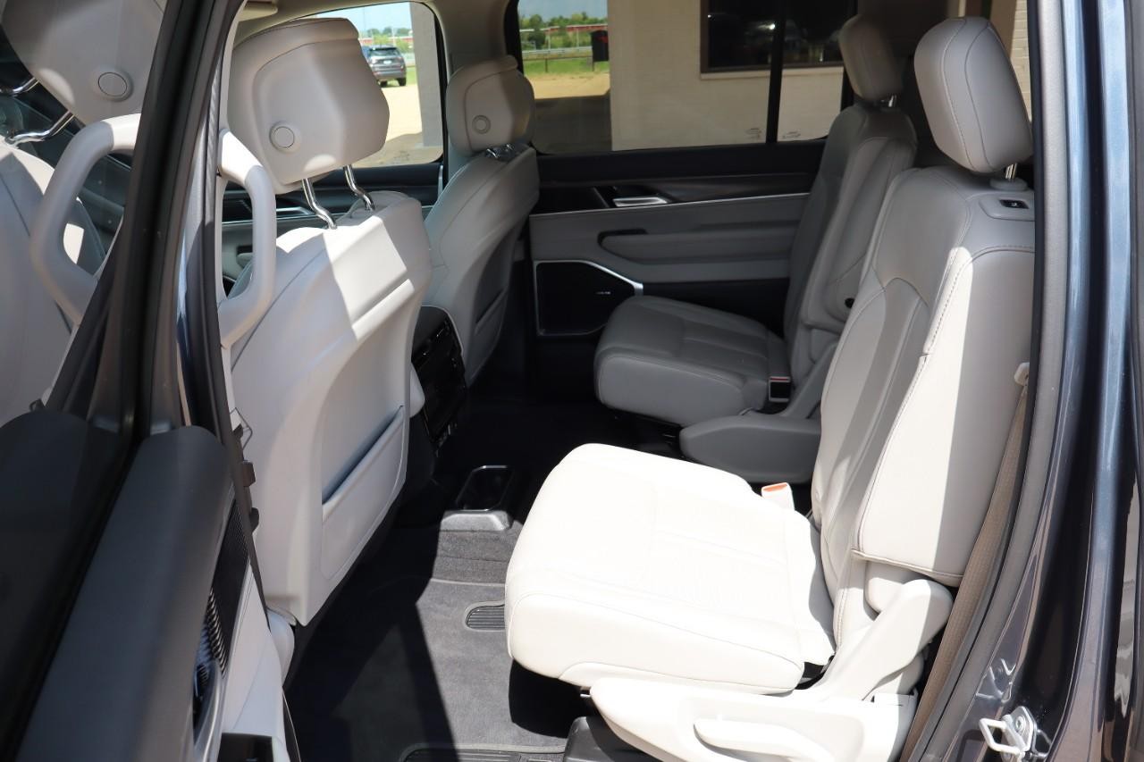Jeep Wagoneer Vehicle Full-screen Gallery Image 16