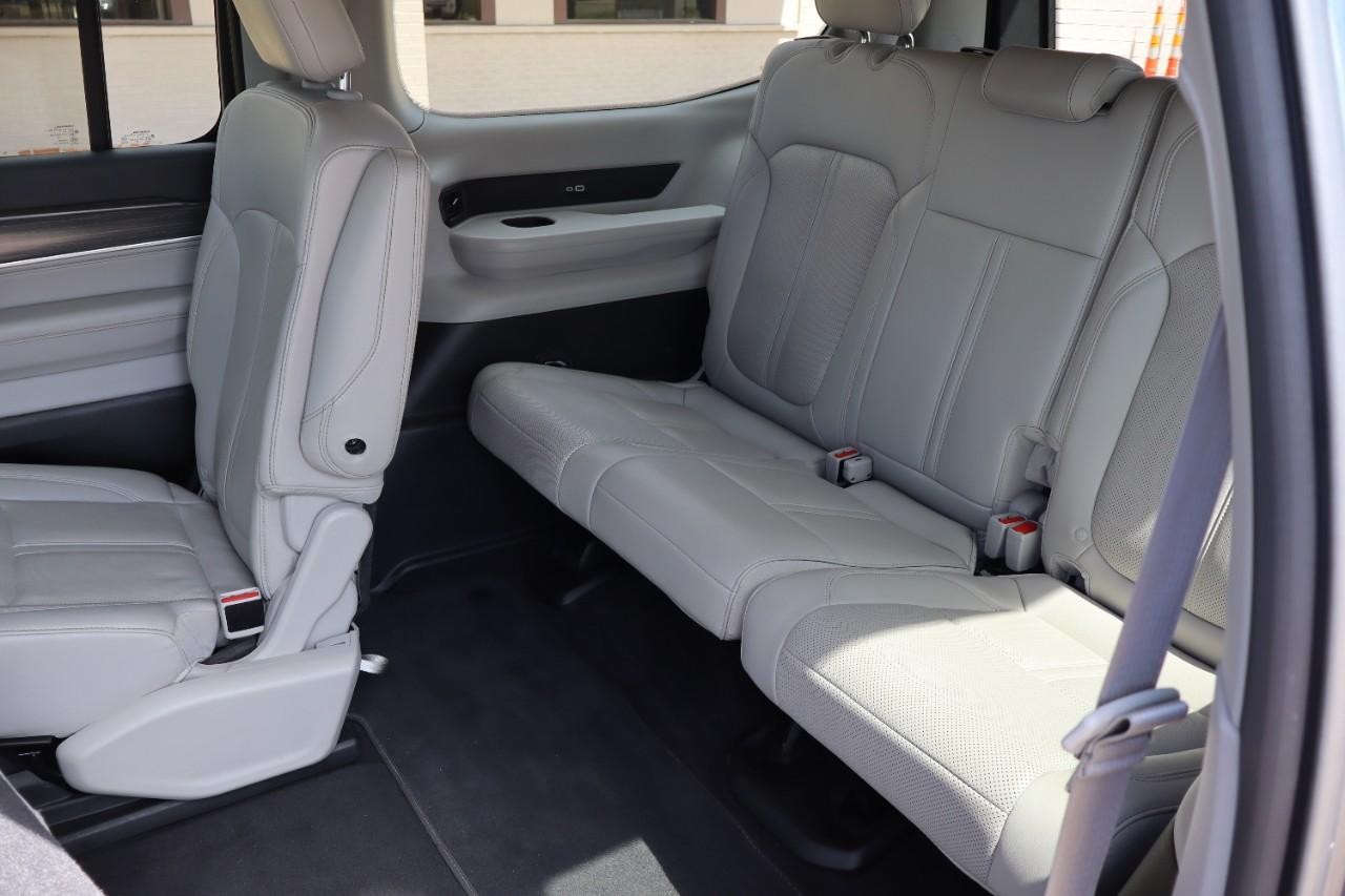 Jeep Wagoneer Vehicle Full-screen Gallery Image 17