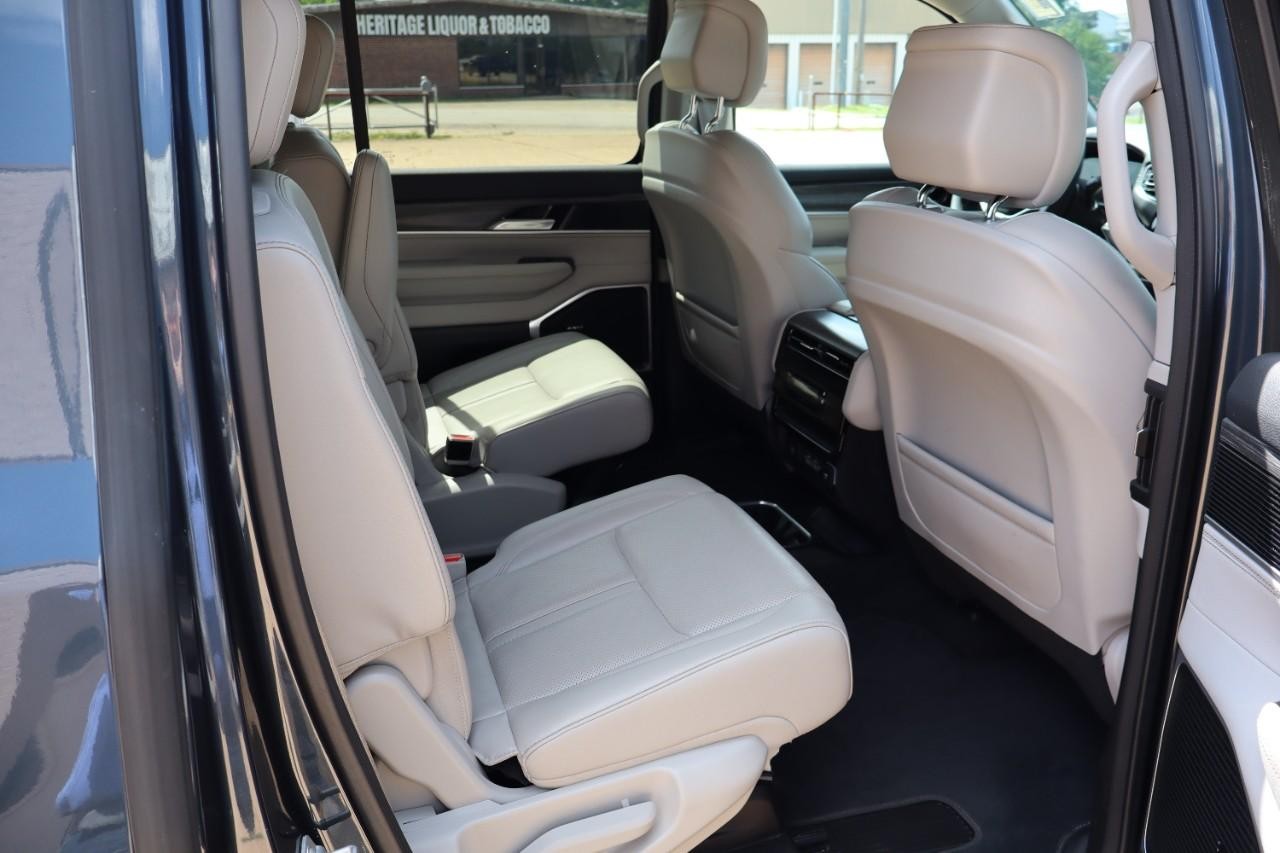Jeep Wagoneer Vehicle Full-screen Gallery Image 19