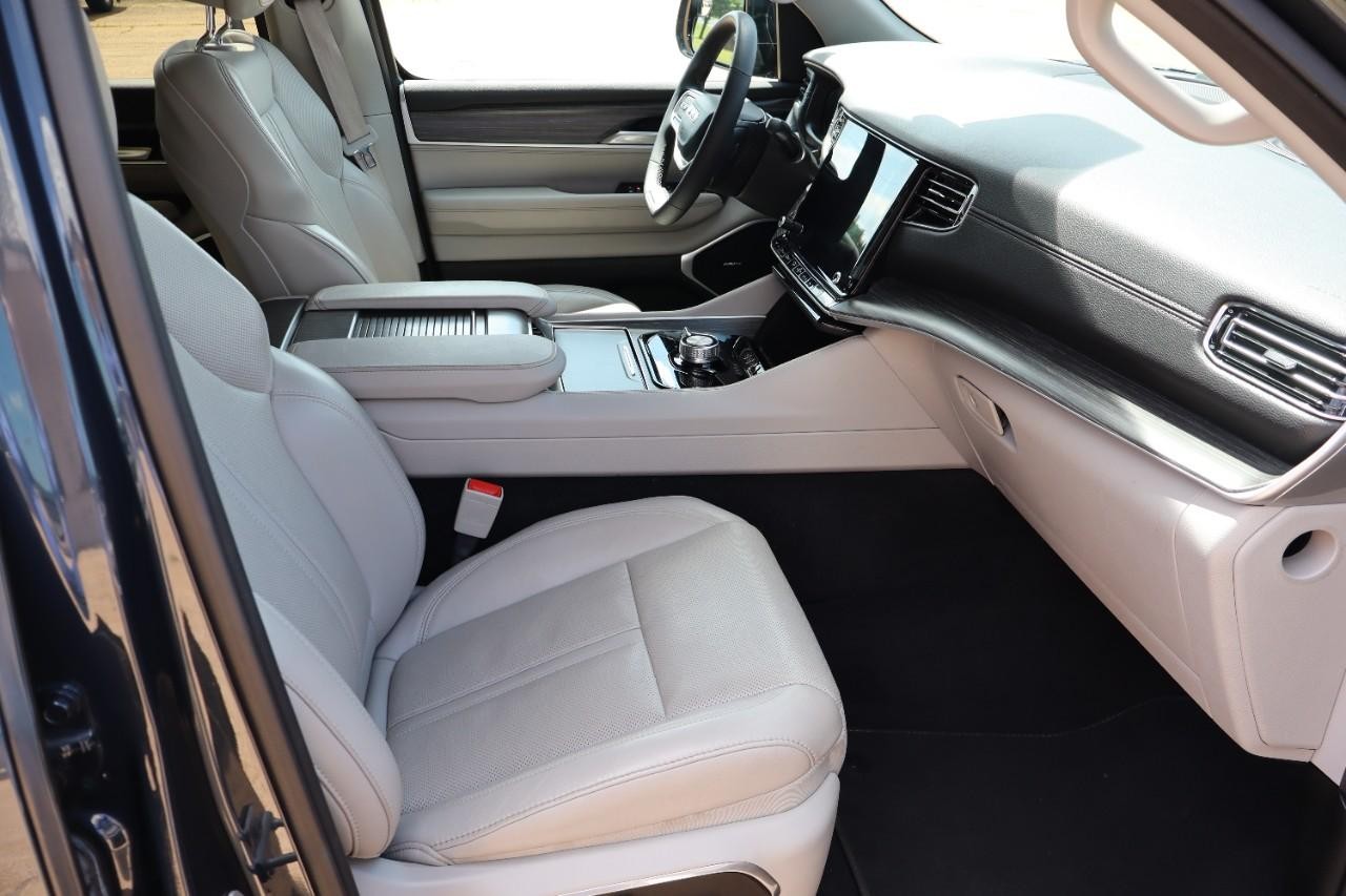 Jeep Wagoneer Vehicle Full-screen Gallery Image 20