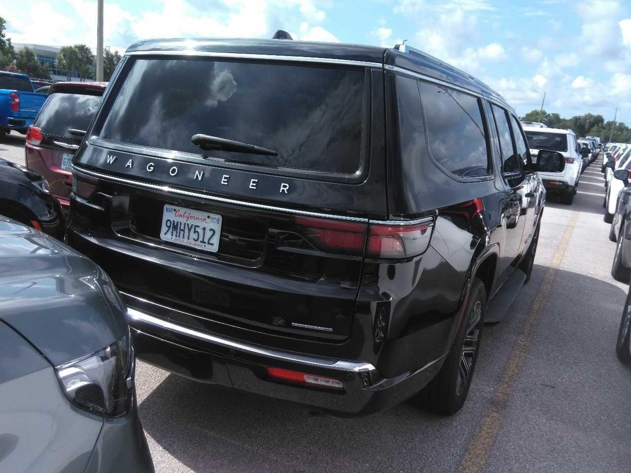 Jeep Wagoneer L Vehicle Full-screen Gallery Image 3