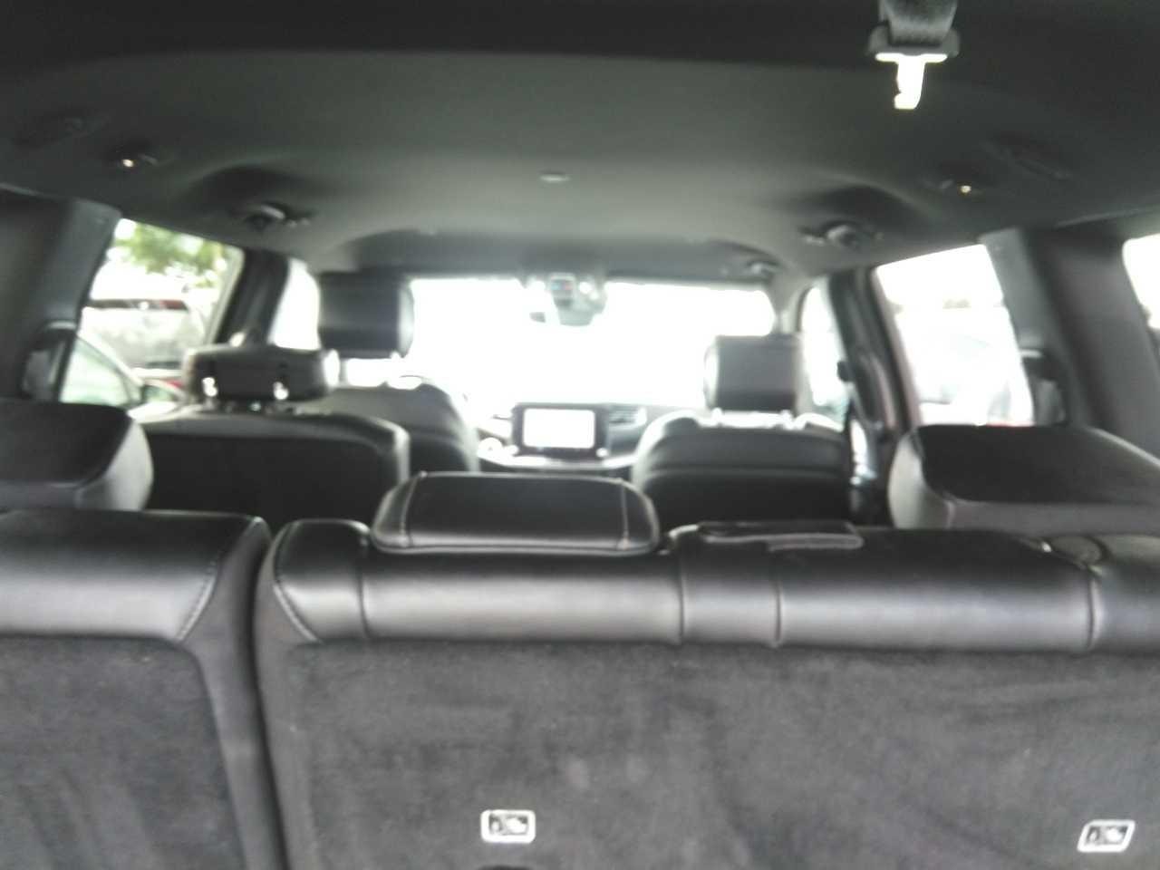 Jeep Wagoneer L Vehicle Full-screen Gallery Image 7
