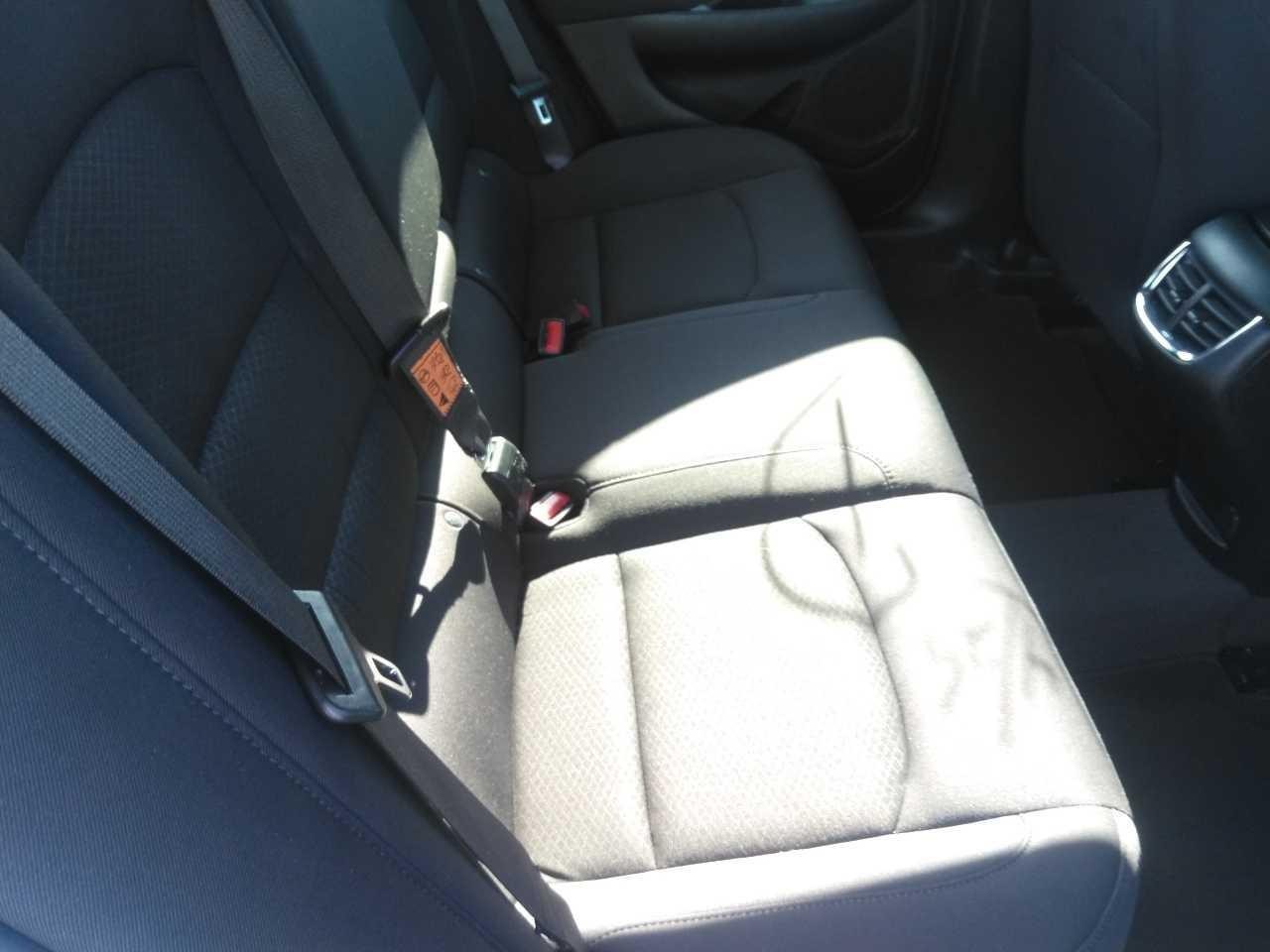 Chevrolet Malibu Vehicle Full-screen Gallery Image 3