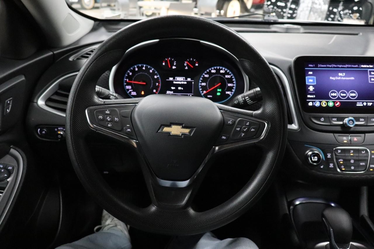 Chevrolet Malibu Vehicle Full-screen Gallery Image 13
