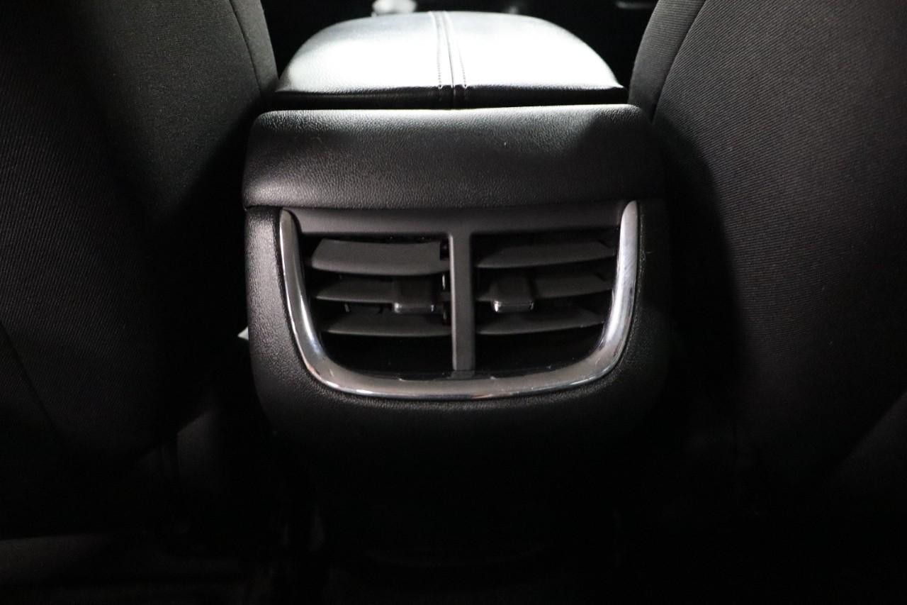 Chevrolet Malibu Vehicle Full-screen Gallery Image 24