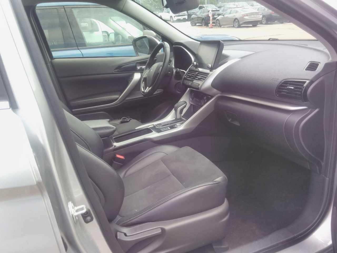 Mitsubishi Eclipse Cross Vehicle Full-screen Gallery Image 3