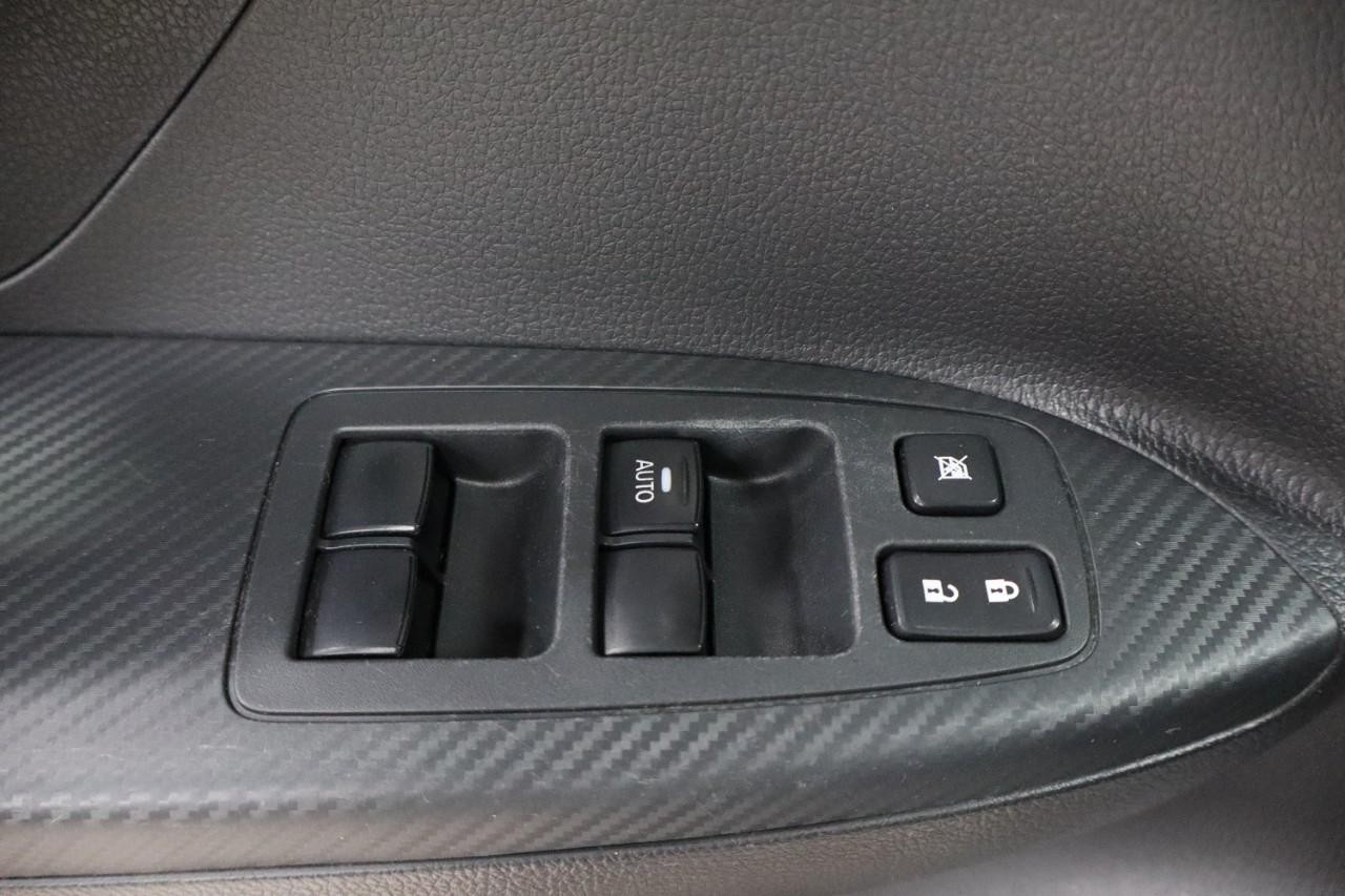 Mitsubishi Eclipse Cross Vehicle Full-screen Gallery Image 12