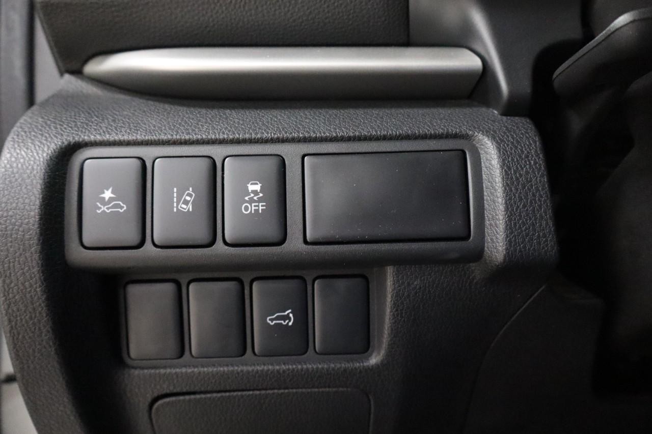 Mitsubishi Eclipse Cross Vehicle Full-screen Gallery Image 13