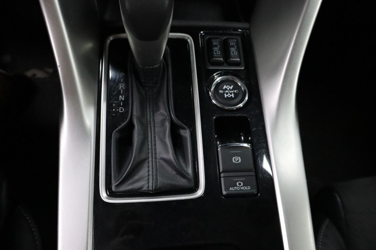 Mitsubishi Eclipse Cross Vehicle Full-screen Gallery Image 21