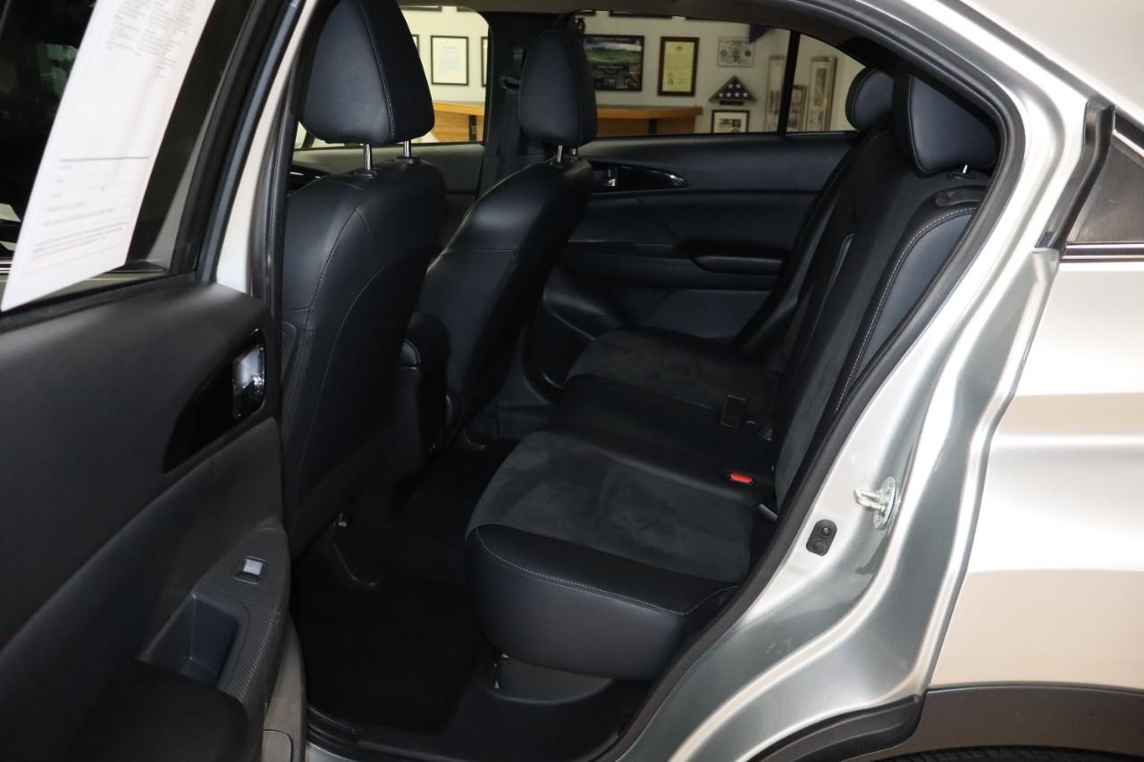Mitsubishi Eclipse Cross Vehicle Full-screen Gallery Image 22