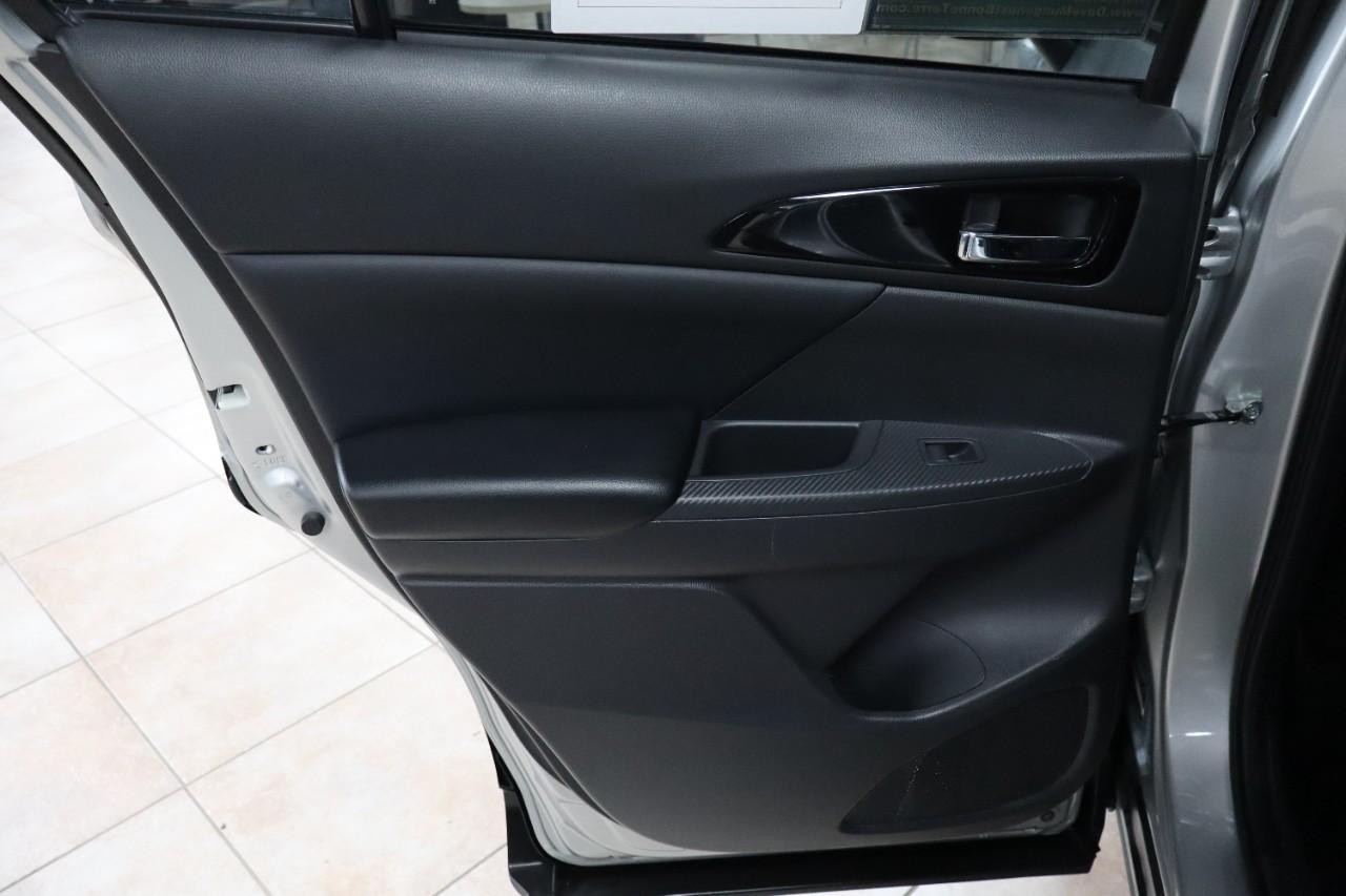 Mitsubishi Eclipse Cross Vehicle Full-screen Gallery Image 23